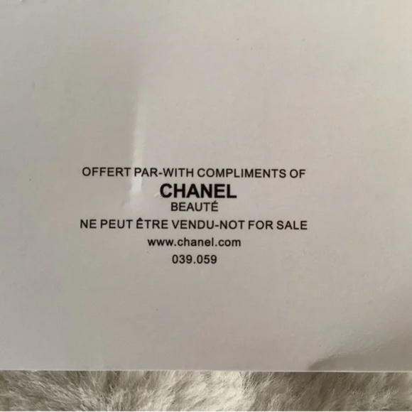 Chanel Silver Metal CC Logo Rhinestone VIP Beauty Gift Hair Clips 2-Piece Set - Picture 7 of 7